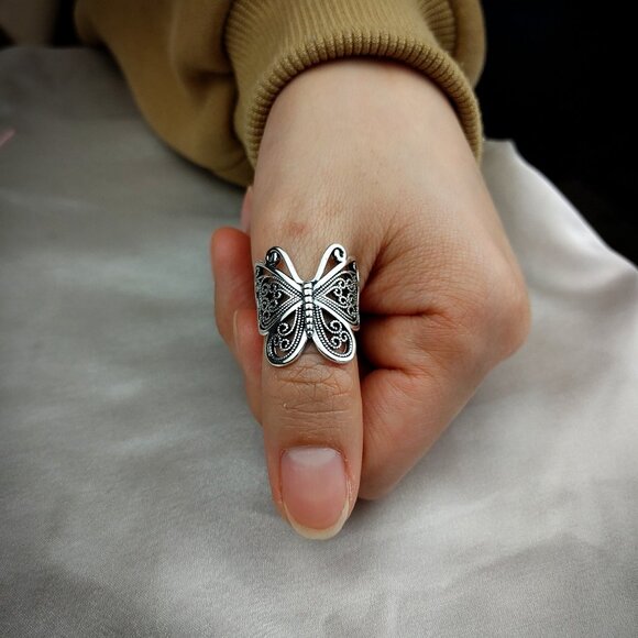 Bold Butterfly Ring - Picture 1 of 3